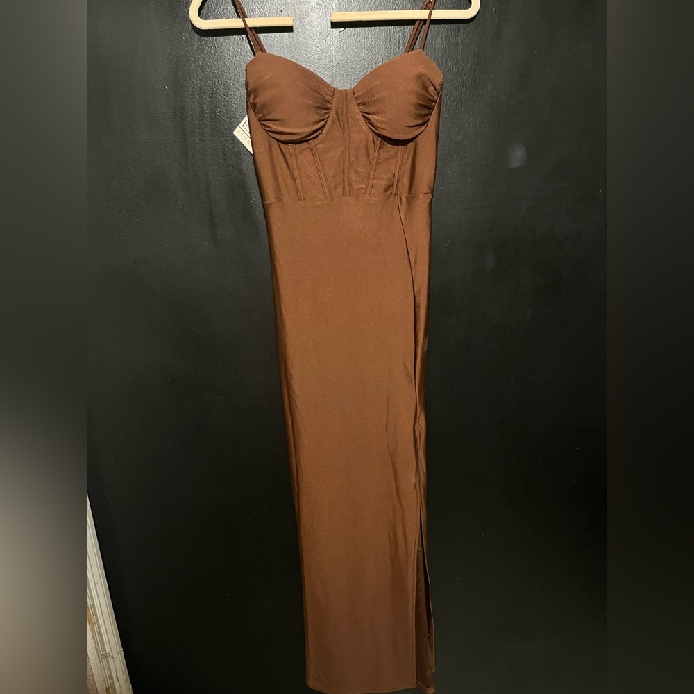 Elegant long brown dress w slit